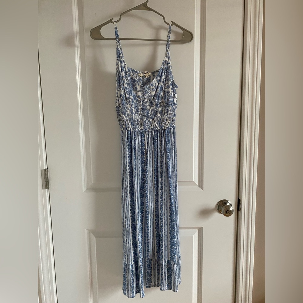 NWOT Hint of Blush dress